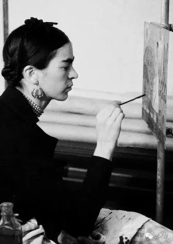 弗里达·卡罗| 墨西哥称自己为20世纪末的女权主义画家