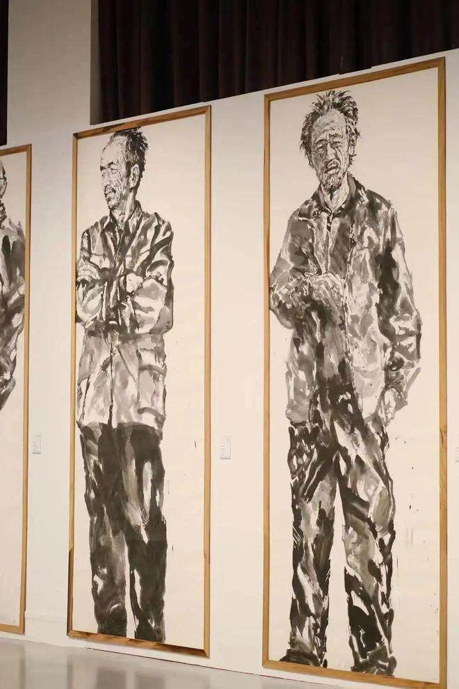 为什么把乡亲们画得这么大？(图2)