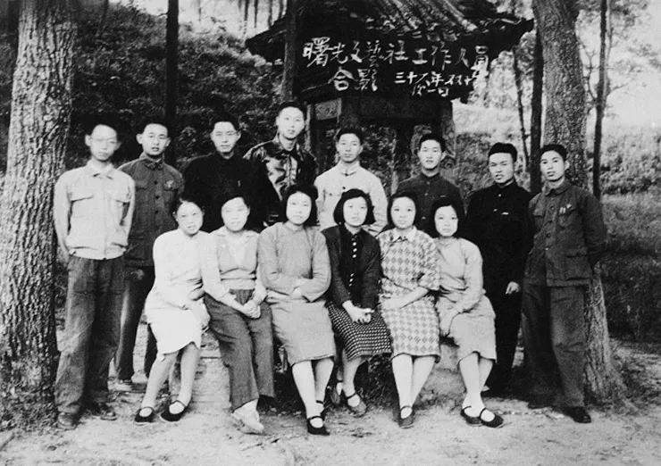 沈鹏（左）高中毕业与好友合影.jpg
