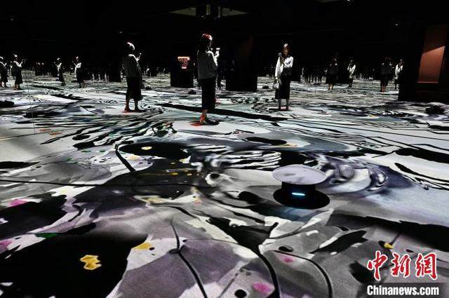 吴冠中之子吴可雨向香港艺术馆无偿捐赠1亿港元，设立“吴冠中艺术赞助”专项基金，支持推广吴冠中及中国近现代艺术(图7)