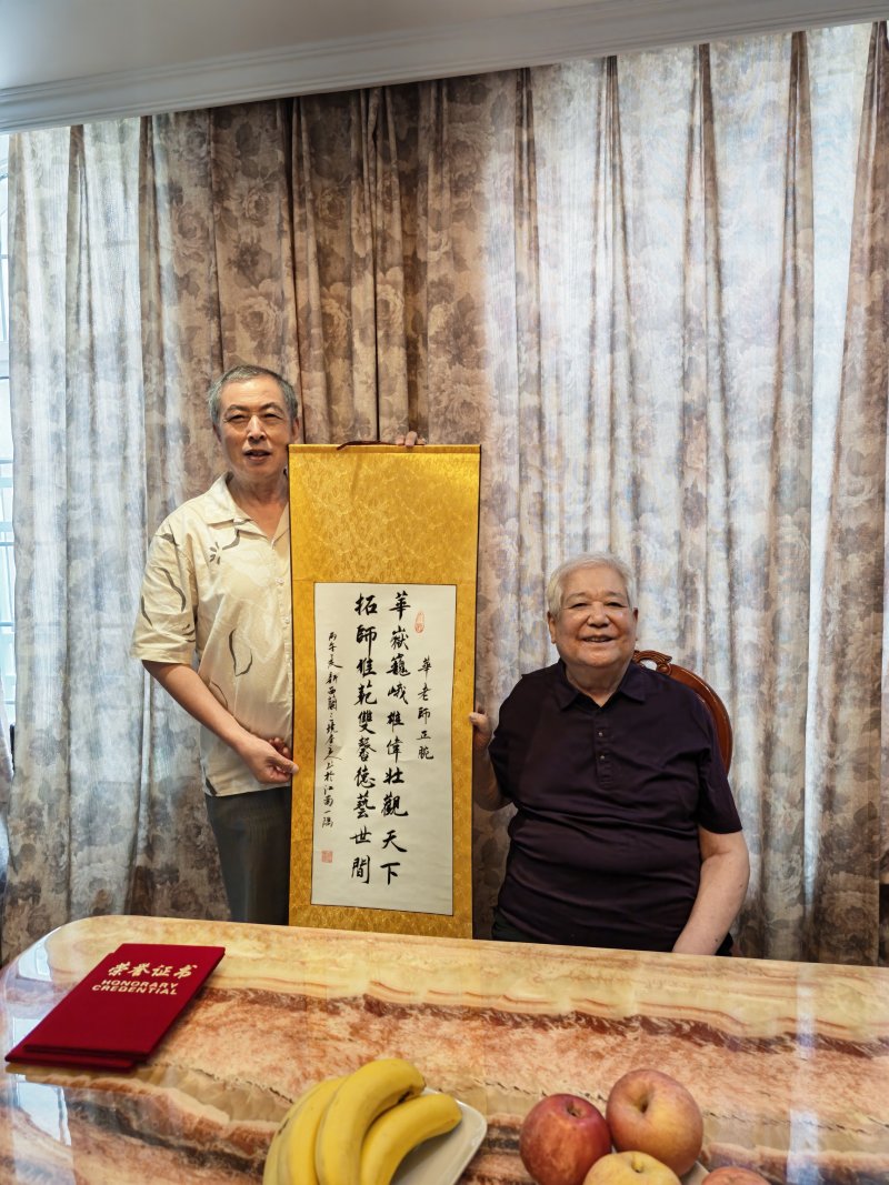 魏洁回国拜访华拓、万里君并到访长三角美术家网(图2)